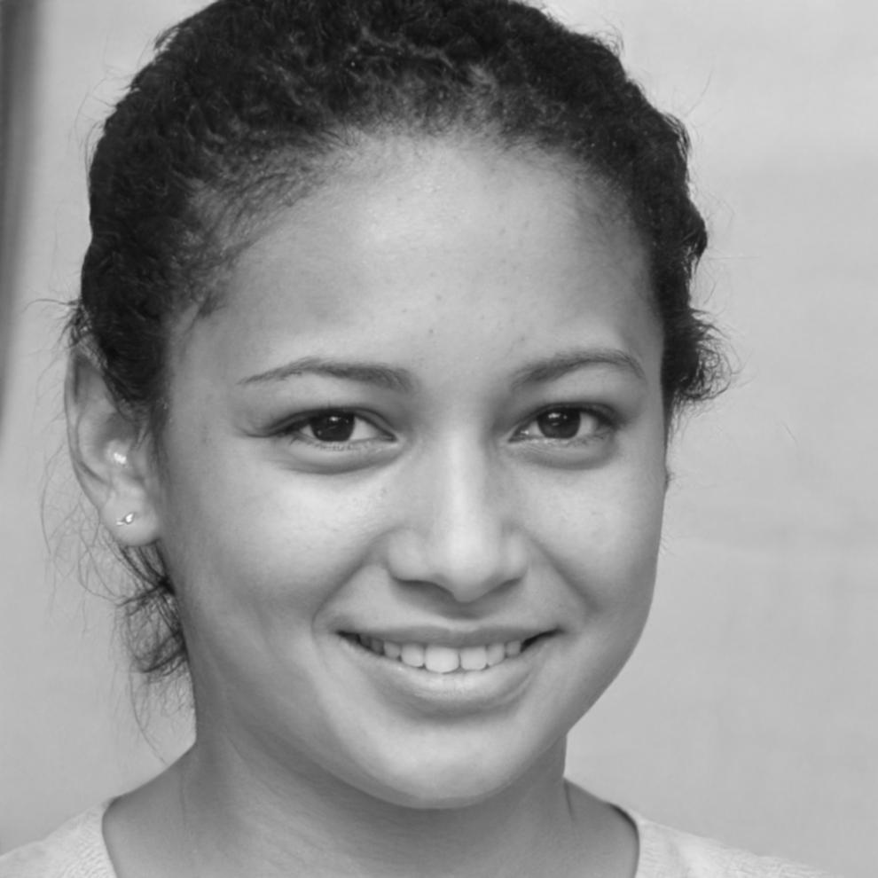 Retrato profesional de Valentina Rosales, directora de Myxora